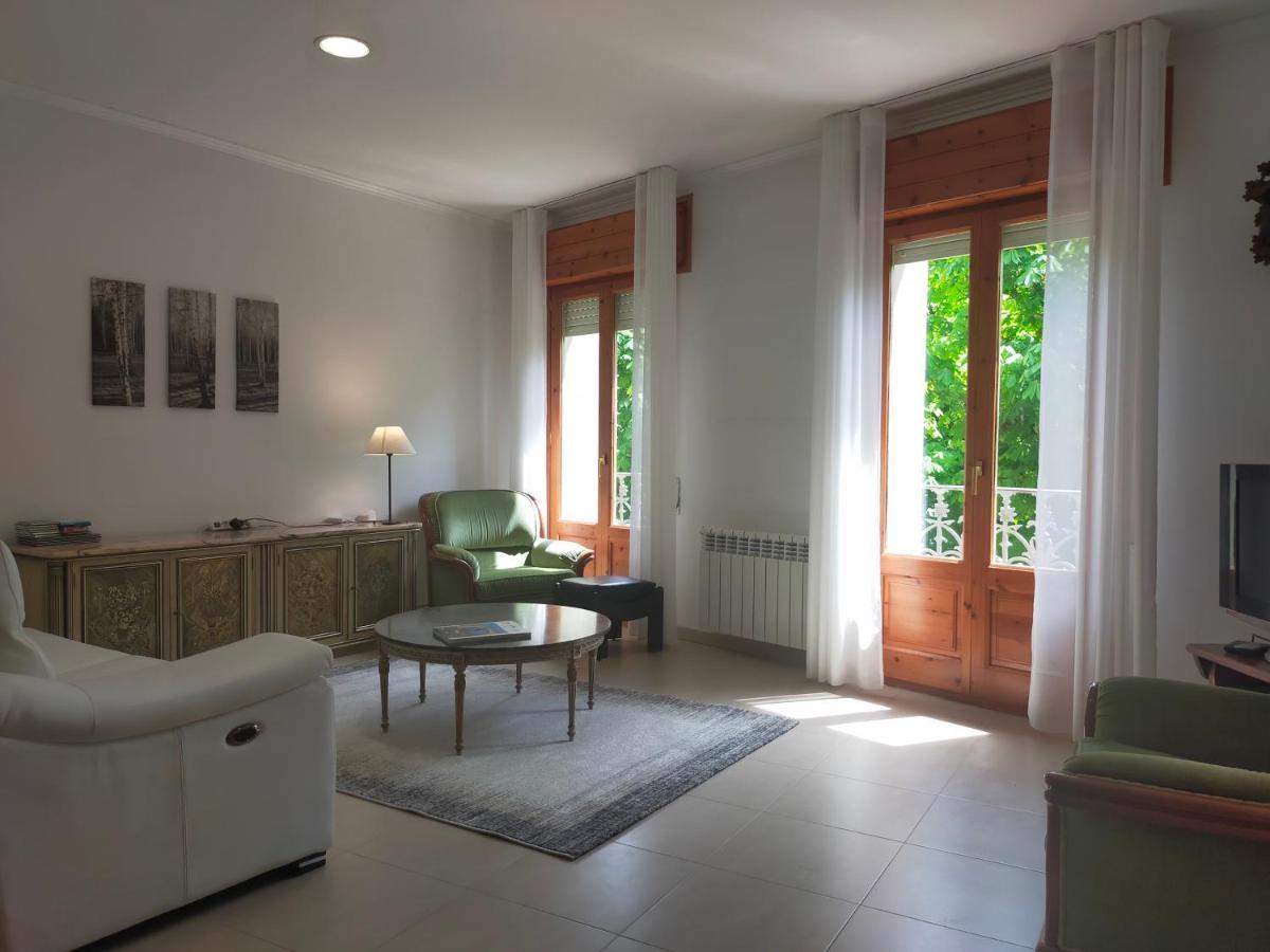Can Planas Soleado, Amplio Con Vistas Y Parking Sant Joan de les Abadesses Exterior photo